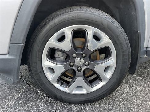 Used 2020 Jeep Compass Limited image 28
