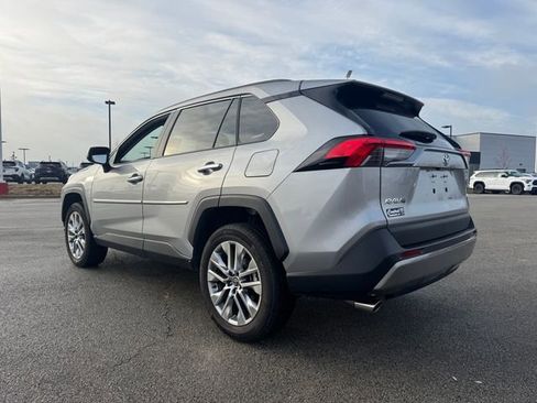 Used 2022 Toyota RAV4 Limited image 4