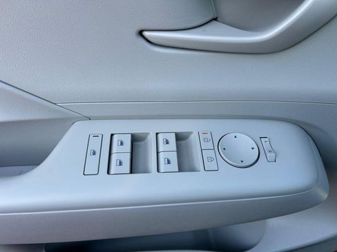 New 2026 Hyundai Kona SE image 19