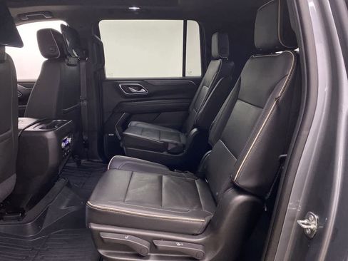 Used 2021 GMC Yukon XL SLT w/ SLT Luxury Plus Package image 16
