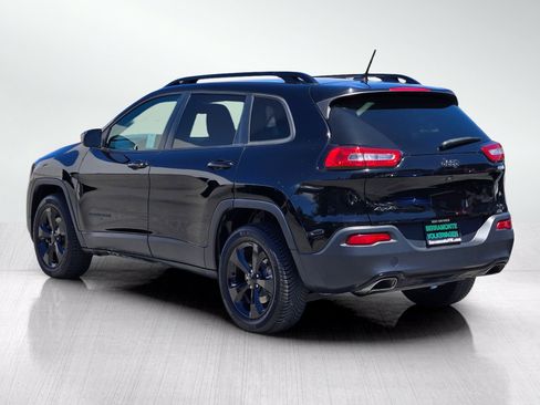 Used 2018 Jeep Cherokee Latitude w/ Altitude Package AWD/4WD image 6