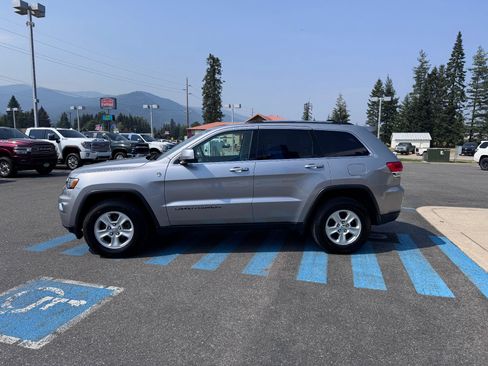 Used 2017 Jeep Grand Cherokee Laredo w/ Quick Order Package 23E AWD/4WD image 4