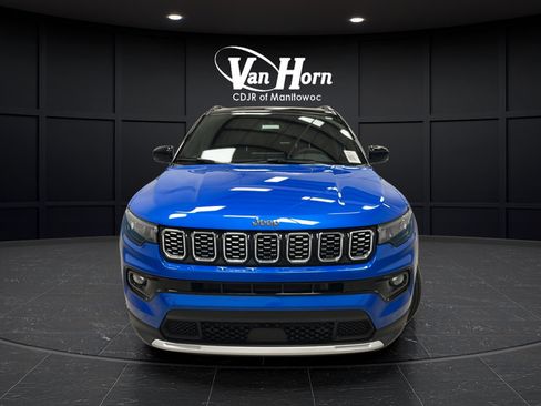 Used 2025 Jeep Compass Limited AWD/4WD image 2
