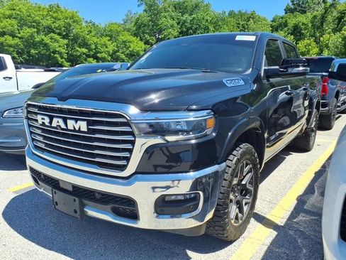 Used 2025 RAM 1500 Laramie AWD/4WD image 1