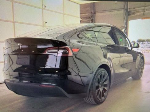 Used 2022 Tesla Model Y Long Range AWD/4WD image 4