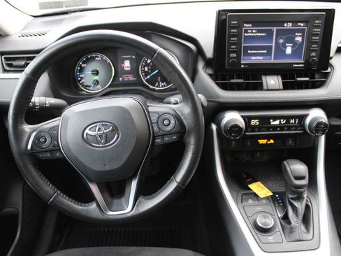 Used 2021 Toyota RAV4 XLE image 16