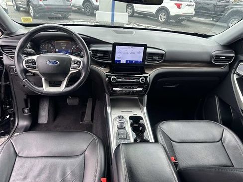 Used 2021 Ford Explorer Limited w/ Equipment Group 301A image 10