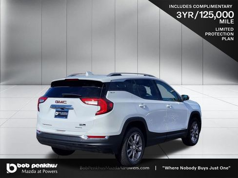 Used 2024 GMC Terrain SLT image 25