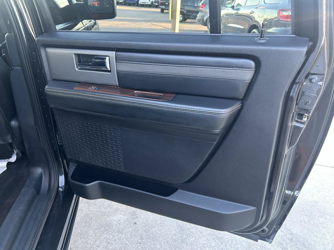 Used 2015 Ford Expedition EL Platinum AWD/4WD image 16
