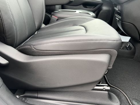 New 2026 Chrysler Pacifica Select w/ S Appearance Package image 37