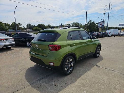 Used 2023 Hyundai Venue SEL image 4