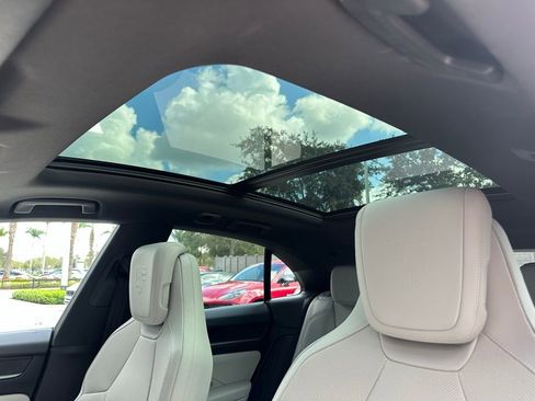 Used 2025 Porsche Macan 4 Electric image 23