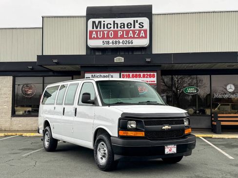 Used 2017 Chevrolet Express 2500 image 2