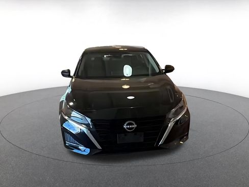 Used 2025 Nissan Altima 2.5 SV FWD image 10