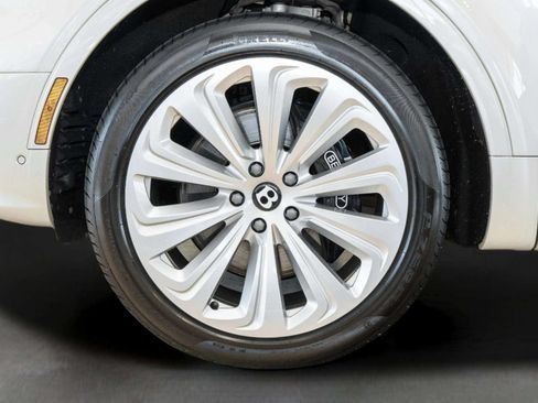Used 2022 Bentley Bentayga AWD/4WD image 8