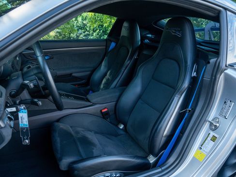 Certified 2024 Porsche 718 Cayman GT4 RS RWD image 5