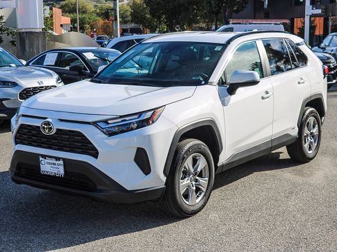 Used 2025 Toyota RAV4 XLE image 3