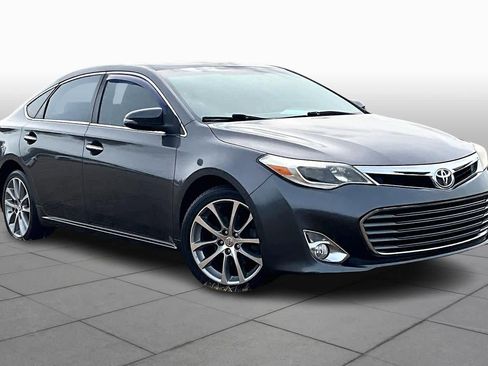Used 2015 Toyota Avalon XLE image 2