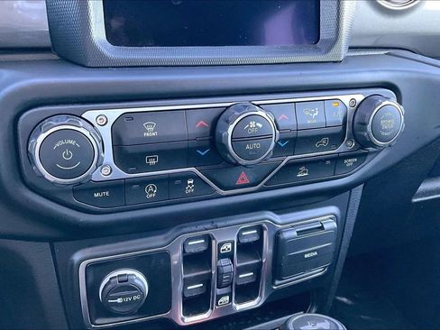 Used 2021 Jeep Wrangler Unlimited Sahara w/ Uconnect 4C Nav & Sound Group AWD/4WD image 21