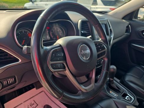 Used 2020 Jeep Cherokee Latitude Plus w/ Cold Weather Group FWD image 9