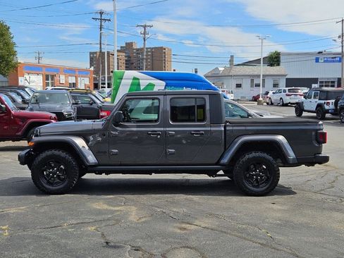 Used 2021 Jeep Gladiator Sport image 2