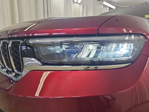 Used 2025 Jeep Grand Cherokee Limited image 36