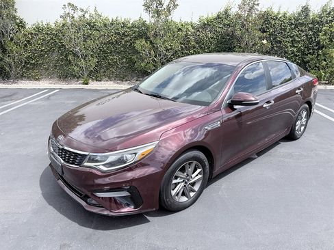 Used 2019 Kia Optima LX image 3