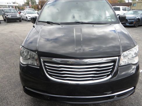 Used 2015 Chrysler Town & Country Touring w/ Driver Convenience Group image 45