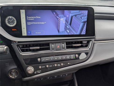 Used 2025 Lexus ES 300h w/ Technology Package image 29