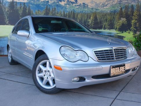 Used 2002 Mercedes-Benz C 320 Sedan image 3