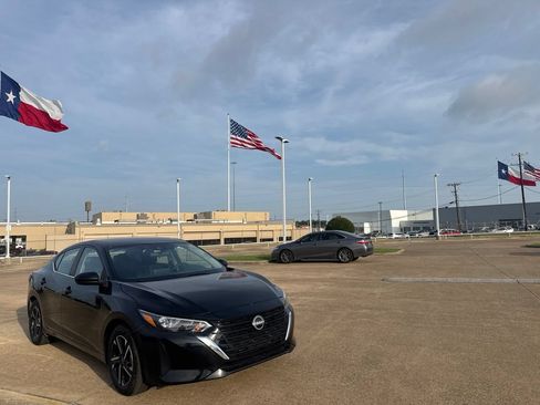 Certified 2025 Nissan Sentra SV FWD image 2