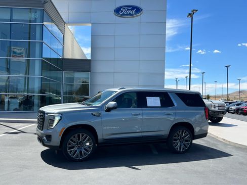Used 2025 GMC Yukon Denali Ultimate AWD/4WD image 1
