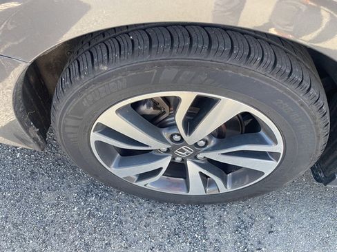 Used 2023 Honda Odyssey Touring image 9