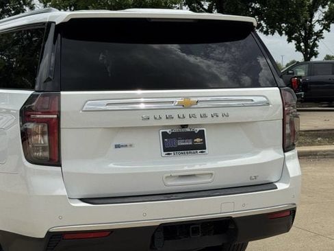 Used 2024 Chevrolet Suburban LT RWD image 8