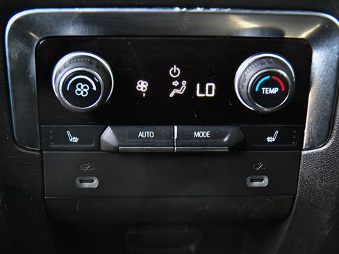 Used 2022 Chevrolet Suburban Premier RWD image 42