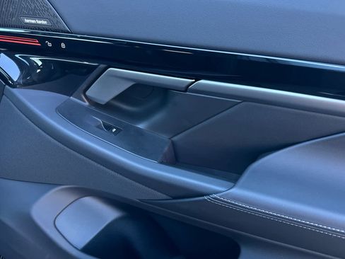 Used 2025 BMW 530i w/ M Sport Package image 17