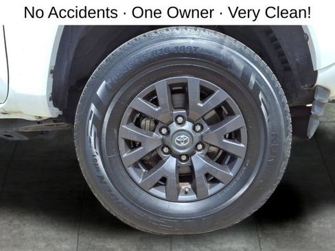 Used 2021 Toyota Tacoma SR5 AWD/4WD image 9