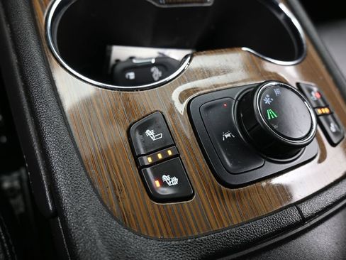Used 2023 GMC Acadia SLE w/ Driver Convenience Package FWD image 25