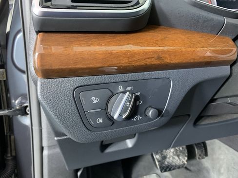 Used 2023 Audi Q5 2.0T Premium w/ Convenience Package image 16