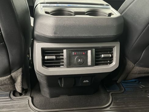 Used 2023 Ford F350 Lariat w/ Chrome Package image 13