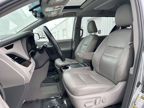 Used 2015 Toyota Sienna AWD image 24