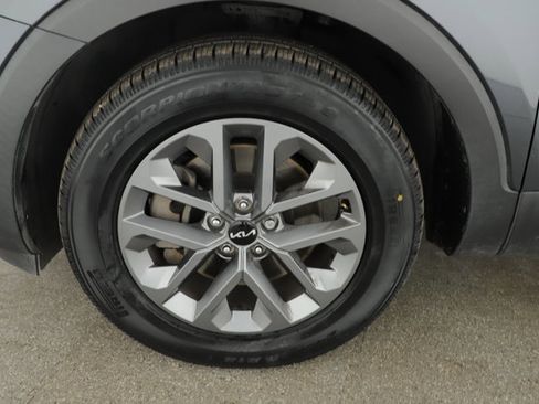 Used 2024 Kia Telluride LX image 7