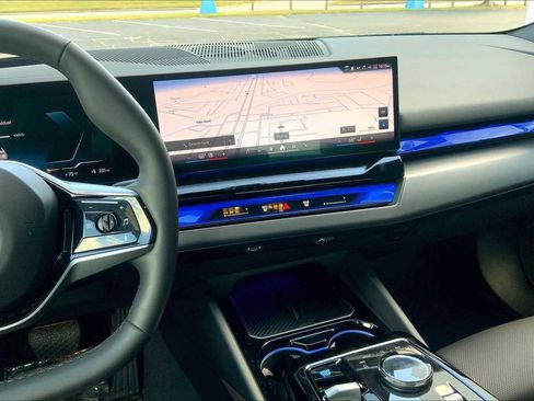 Certified 2024 BMW i5 eDrive40i w/ Premium Package image 6