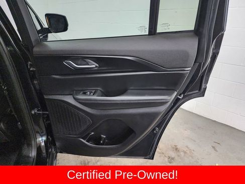 Certified 2025 Jeep Grand Cherokee Altitude AWD/4WD image 29