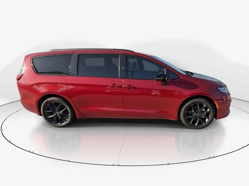 New 2026 Chrysler Pacifica Limited w/ S Appearance Package FWD image 9
