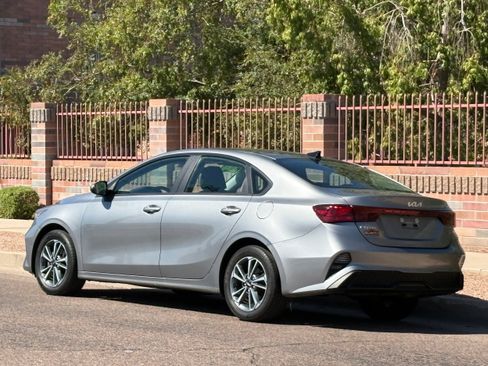 Used 2024 Kia Forte LXS FWD image 4