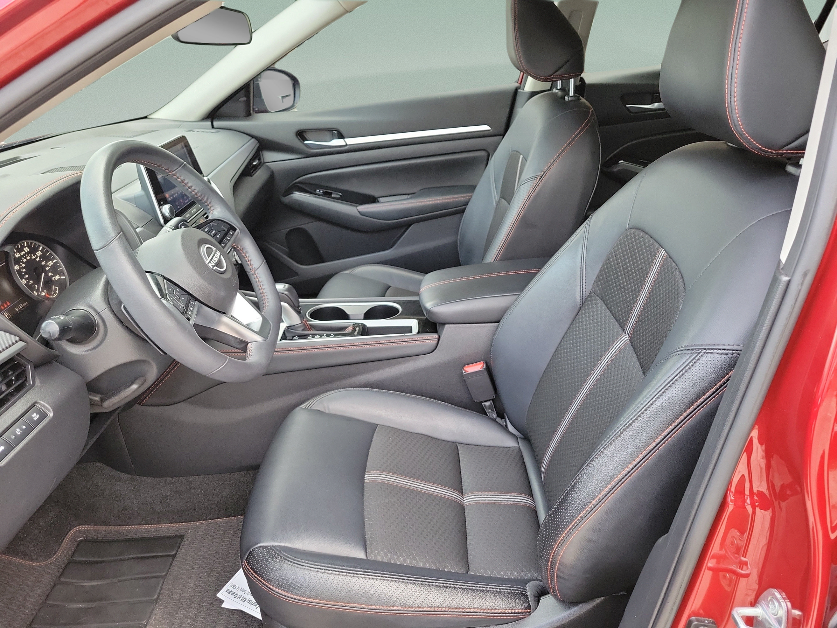 Used 2024 Nissan Altima 2.5 SR FWD image 15
