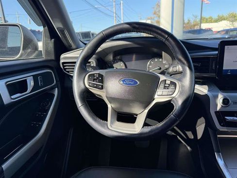 Used 2022 Ford Explorer XLT w/ Equipment Group 202A image 11