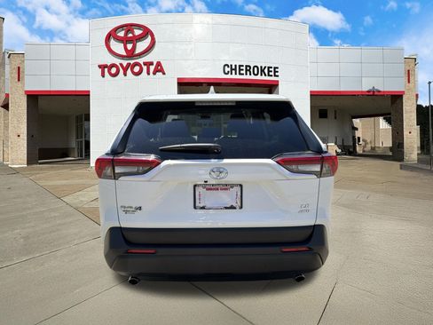 Used 2025 Toyota RAV4 LE AWD/4WD image 6