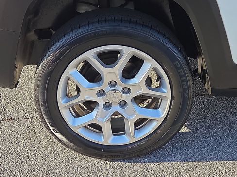 Used 2017 Jeep Renegade Latitude image 7